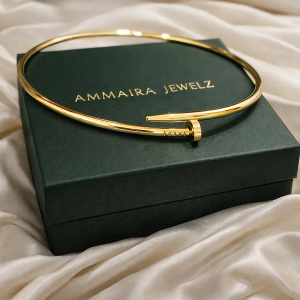 Elegant Gold Plated Nail Design Neck Piece for Women