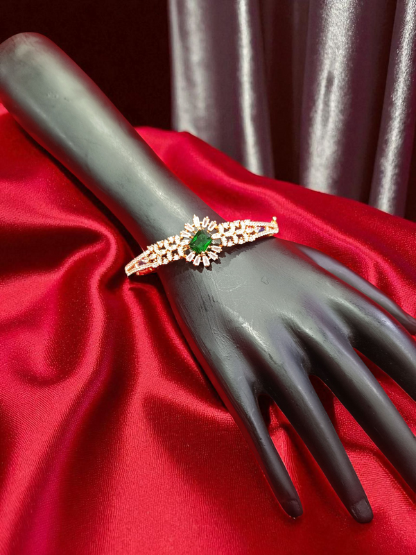 ๐ฟ Radiant Emerald Charm โ Rose Gold Plated AAA AD Zirconia Openable Bracelet